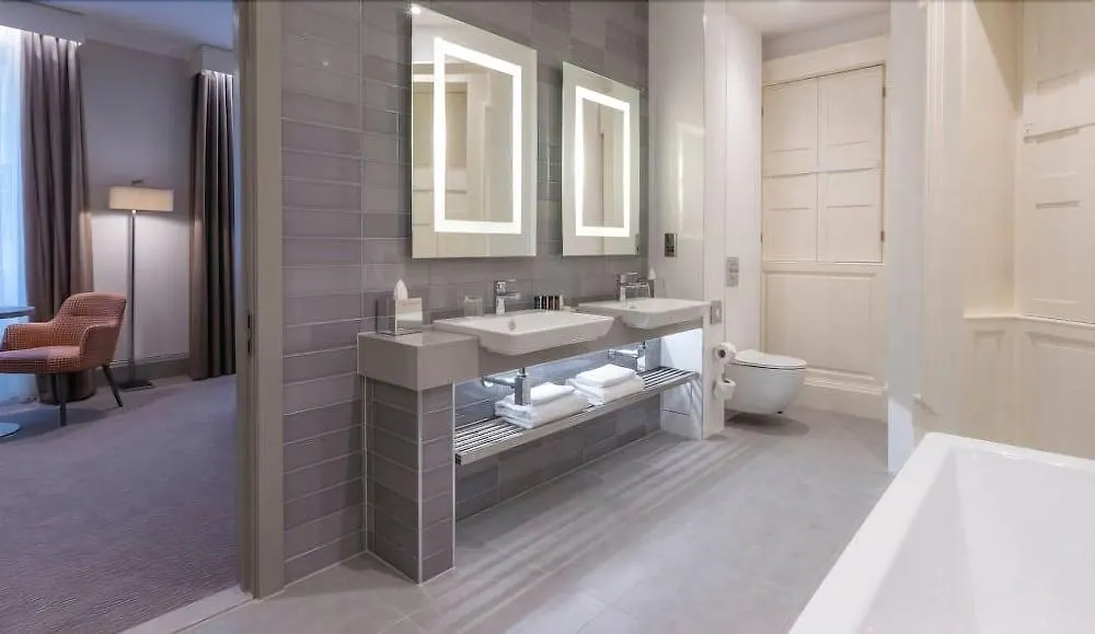 ****  Clayton Hotel Charlemont Dublin Ireland