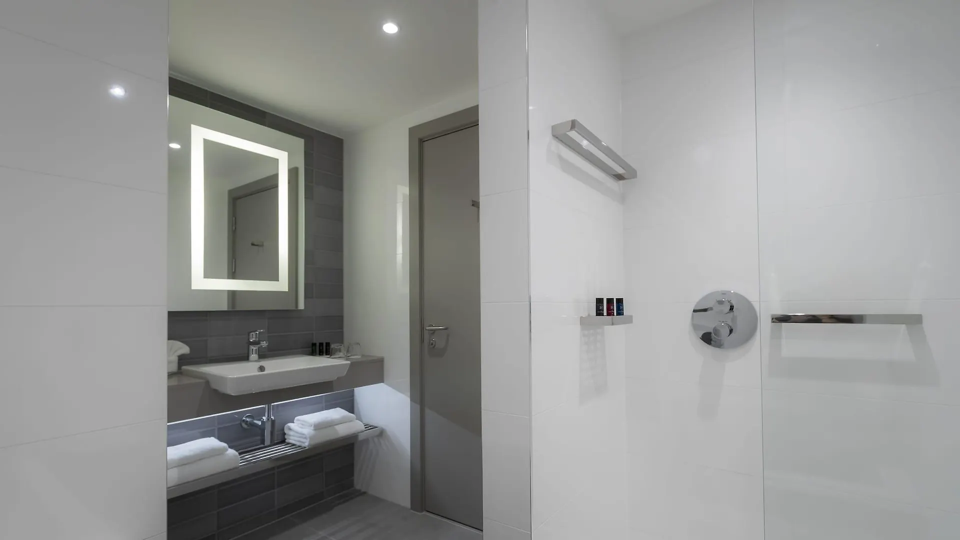 Clayton Hotel Charlemont Dublin 4*,